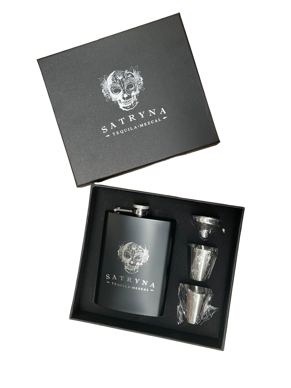 Tequila Satryna Añejo 750 Ml + Licorera Satryna