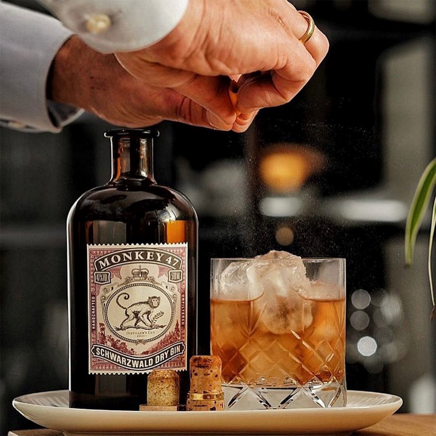 Ginebra Monkey 47 500ml + Bocina Alexa
